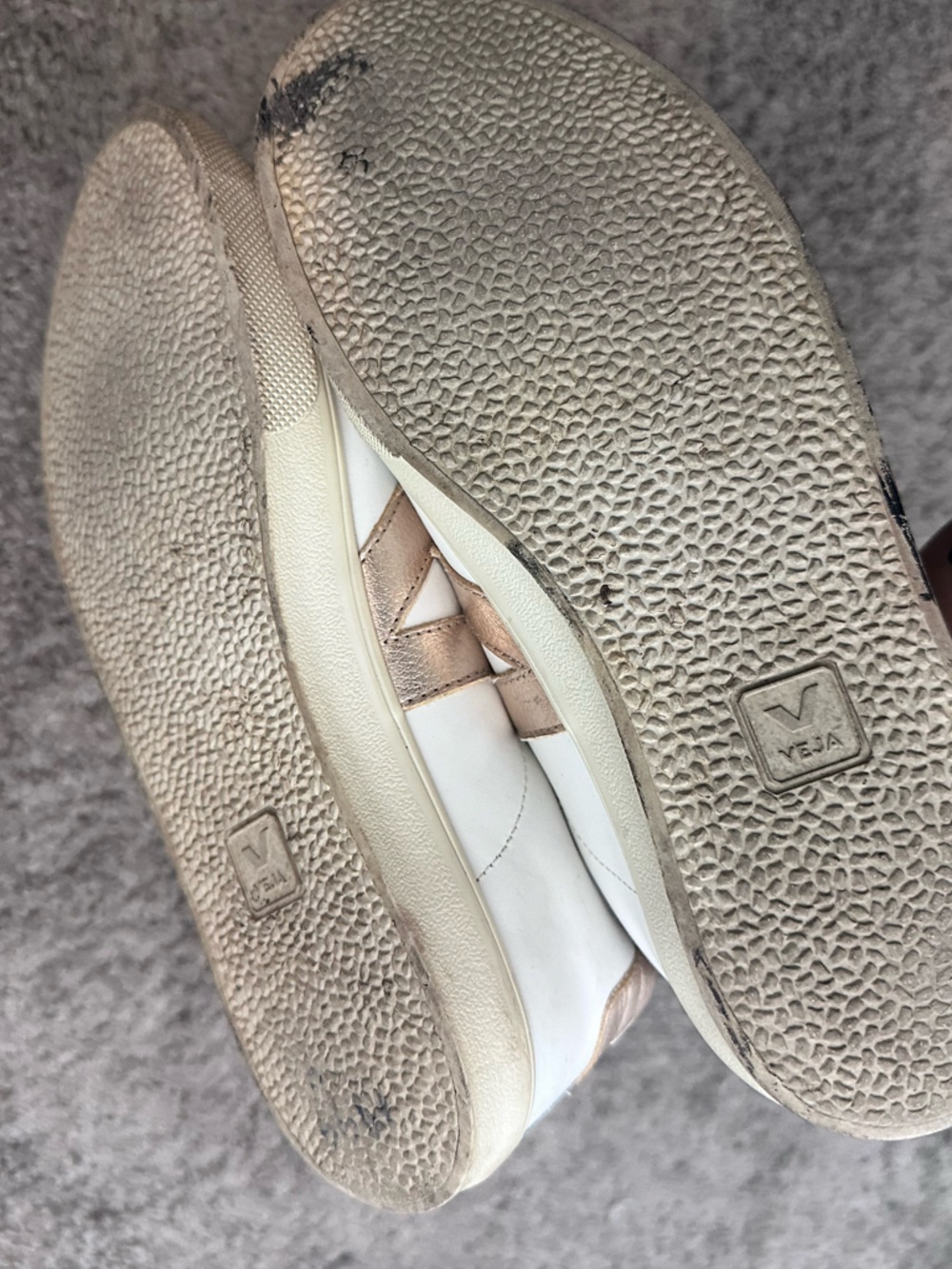 * as is Veja Esplar Metallic Low-Top Sneakers Size 9 - Picture 6 of 7